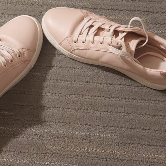 Tommy Hilfiger women's leather sneakers Size 7.5 - Picture 3 of 8